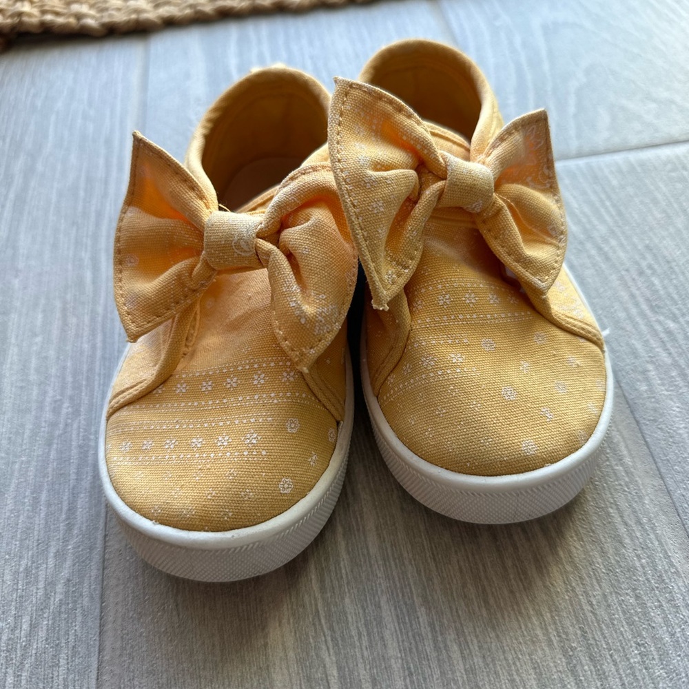 OshKosh B'gosh Yellow Bow Slip-On Sneakers